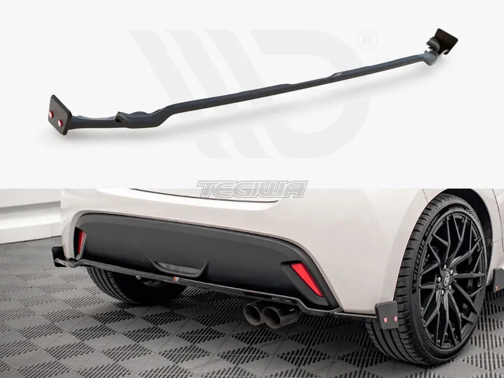 Maxton Design Central Rear Splitter V.1 + Flaps Toyota Yaris Mk4