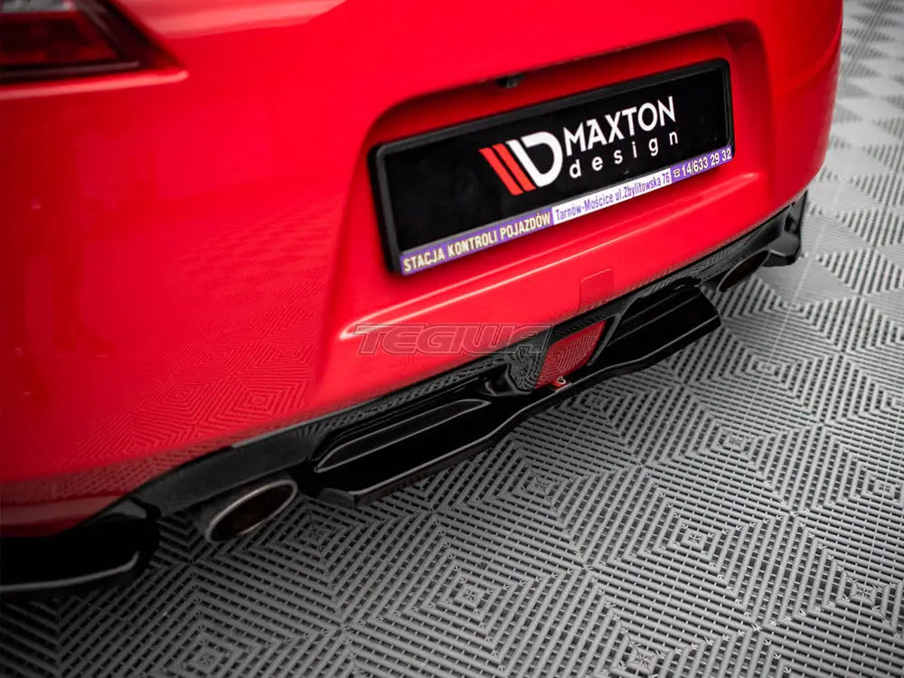 Maxton Design Central Rear Splitter V.2 Nissan 370Z 09-20