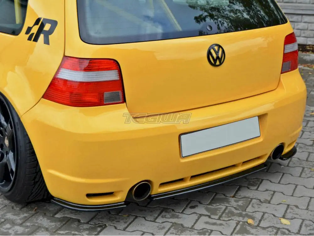 Maxton Design Central Rear Splitter Volkswagen Golf IV R32