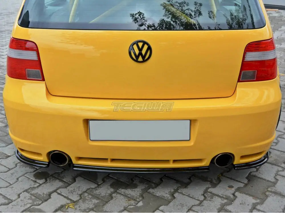 Maxton Design Central Rear Splitter Volkswagen Golf IV R32