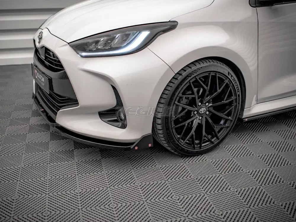 Maxton Design Front Splitter V.1 + Flaps Toyota Yaris Mk4