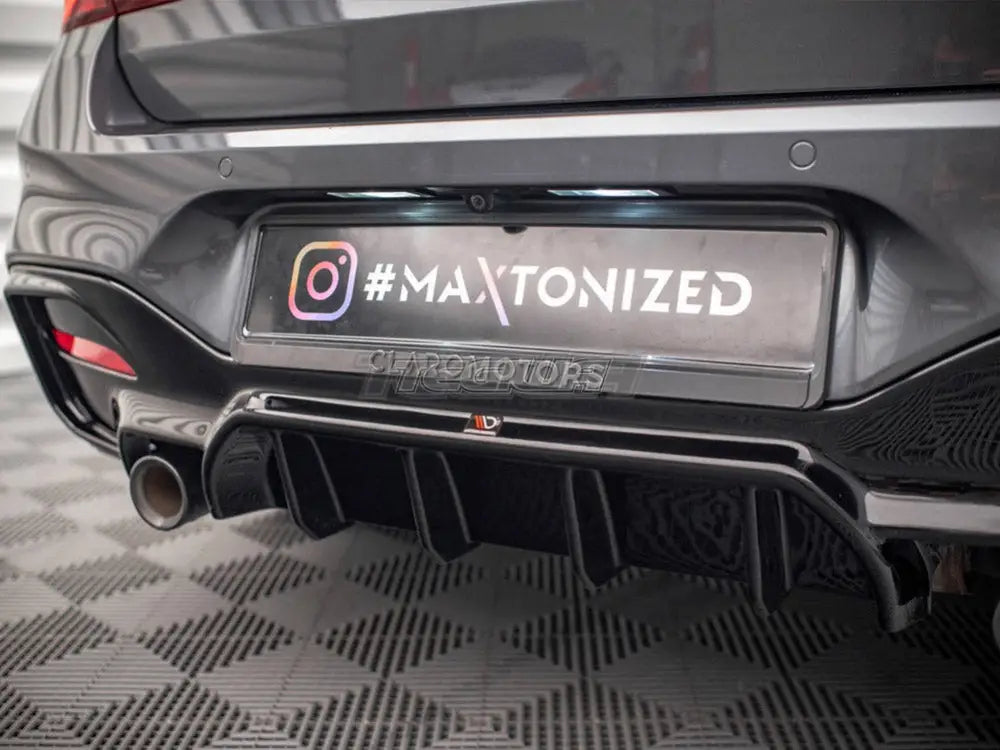 Maxton Design Rear Valance BMW 1-Series F20 F21 M-power Facelift