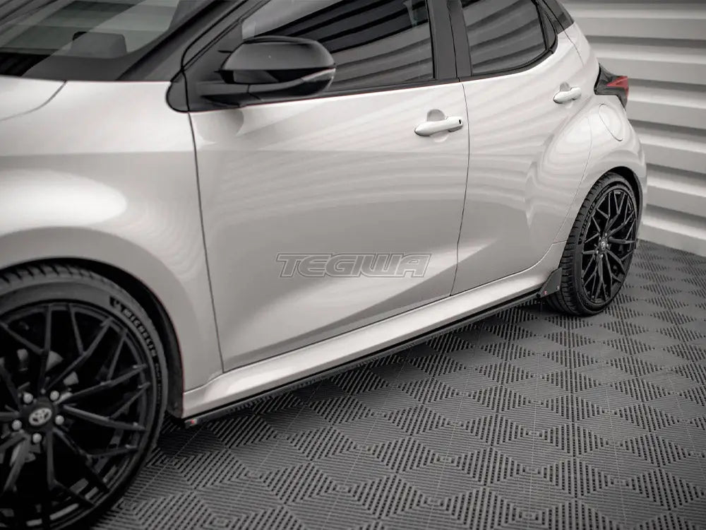 Maxton Design Side Skirts Diffusers V.1 + Flaps Toyota Yaris Mk4